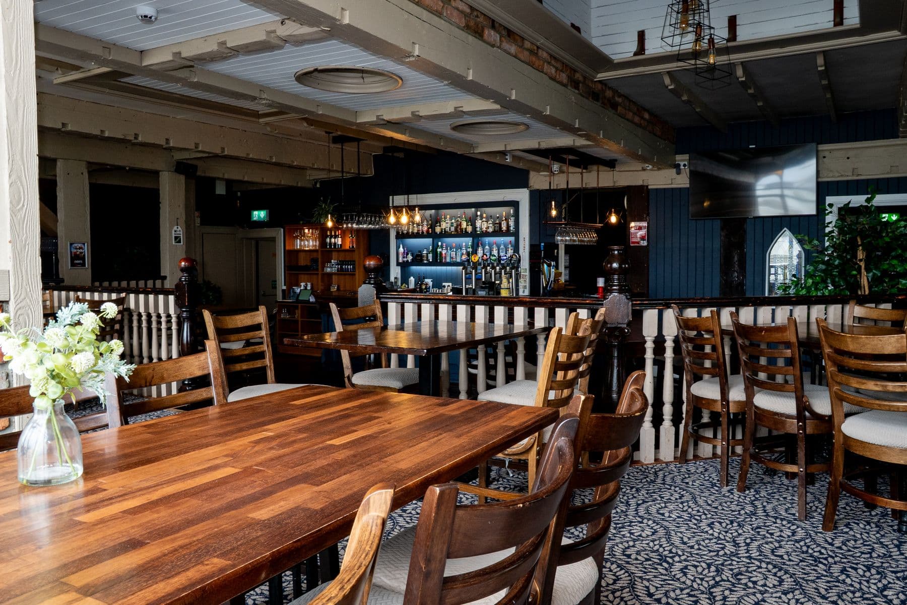 Sea-view dining room